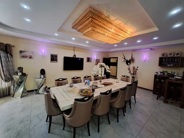 9 Bedroom House