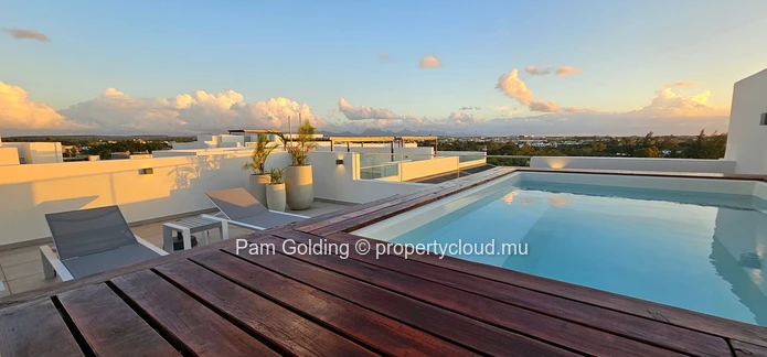 Penthouse à Louer à Pereybere, Île Maurice | Ki Resort Rooftop, Piscine & Vues sur le Coucher de Soleil