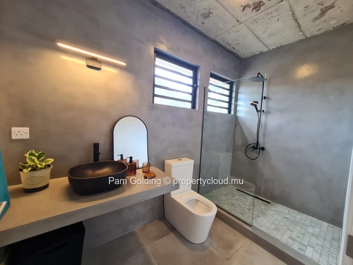 Beautiful Newly Built Home with Garden and Pool