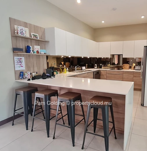 Appartement Élégant de 3 Chambres en Rez-de-Chaussée à Vendre à Pointe aux Canonniers - Complexe Le Savoy (Mandat exclusif)