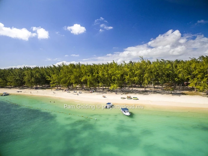 2-Bedroom Apartment with Private Garden & Pool in Mont Choisy – 5-Min Walk to the Beach (Sole Mandate)