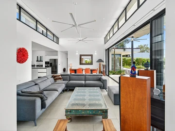 5 Bedroom Villa