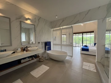 5 Bedroom Villa
