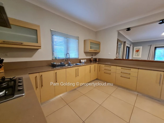  Tranquil 3-Bedroom Retreat with Mountain Views and Private Pool Near Black River Gorges