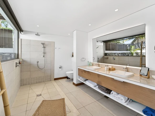 5 Bedroom Villa