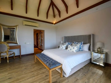 5 Bedroom Villa
