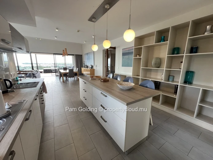Penthouse de 3 Chambres sur les Pentes de La Tourelle avec Vues Panoramiques sur la Côte et les Montagnes