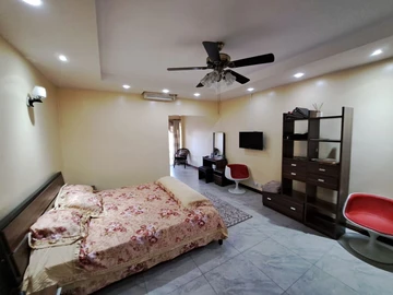 9 Bedroom House