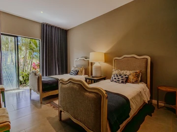 6 Bedroom Villa
