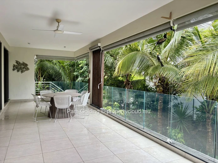 Appartement 3 chambres en rez-de-jardin à Pointe aux Canonniers, 196,69 m²