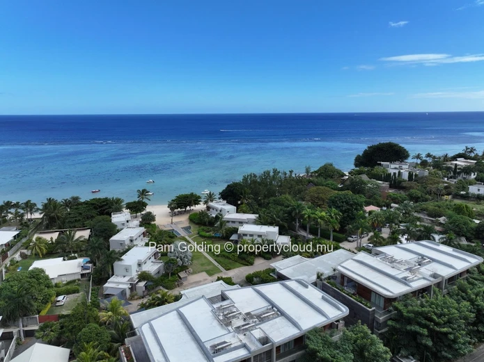 Impressive 3 Bedroom Apartment with Ocean Views and direct beach access in Tamarin