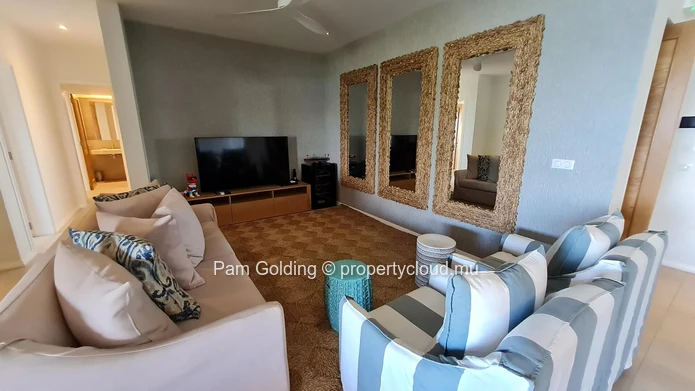 Beachfront Apartment for Sale in Pereybère 