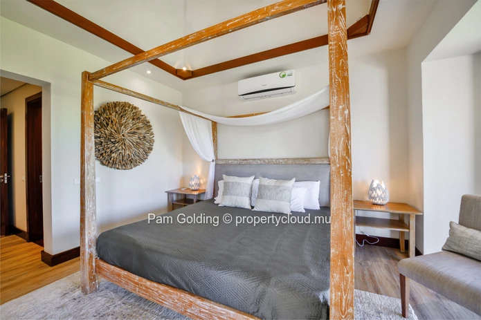 Uninterrupted views over the sugar cane fields to the sea – it will take your breath away.