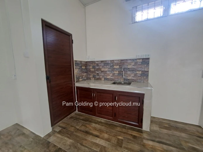 Espace commercial de 128m2 à louer à Curepipe
