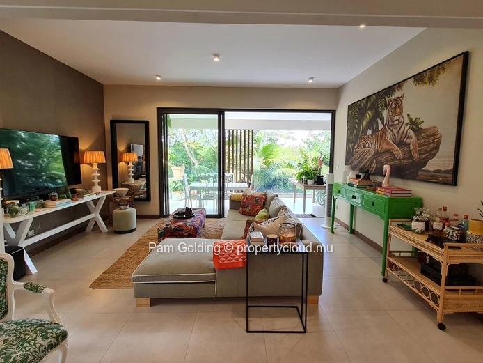 Appartement 2 chambres à l’étage à Pointe aux Canonniers – 204,84 m²