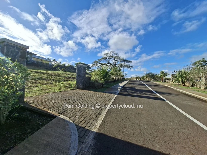 Hillside – Terrain à vendre – Pam Golding Mauritius