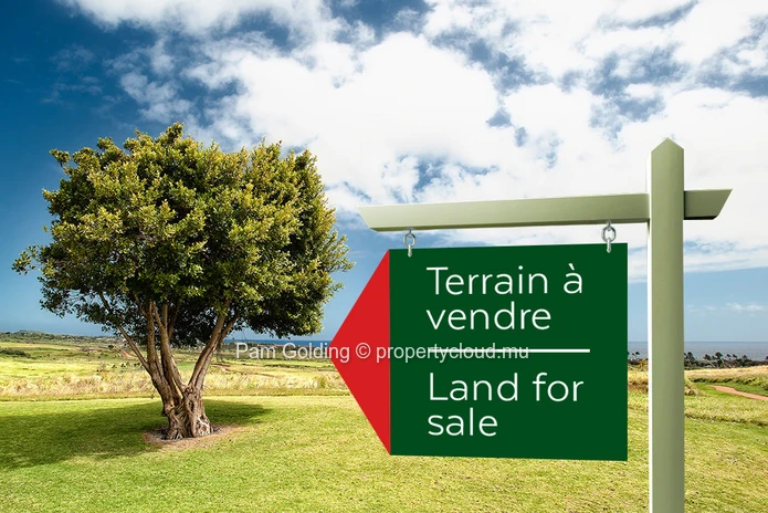 Terrain résidentiel à Quatre Bornes - Construisez votre maison de rêve avec vue sur la montagne !