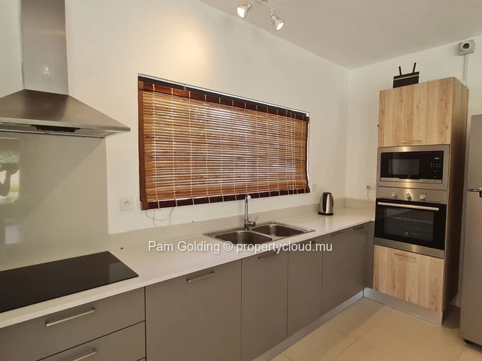 3 bedroom house in Black River for rental in a gated estate.