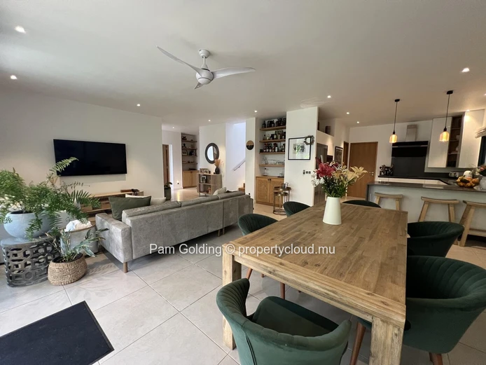 Villa Élégante de 3 Chambres en Suite à Akasha, Cap Tamarin – Piscine Privée, Jardin & Vie en Smart City