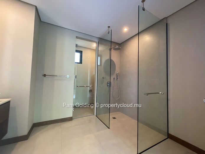Appartement de 3 chambres en rez-de-jardin  à Pointe aux Cannoniers !