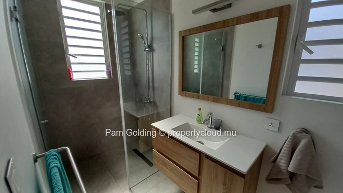 Newly built 3 bedroom villa for sale in Tamarin.