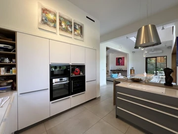 5 Bedroom Villa