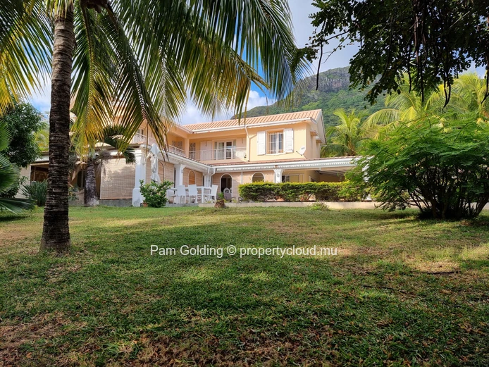 Charming 4-bedroom house nestled in the picturesque village of Tamarin