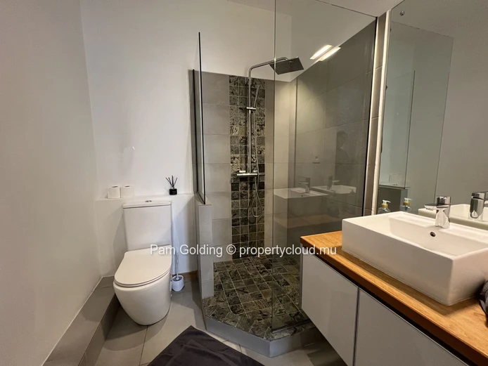 Appartement 2 chambres entièrement meublé avec piscine privée à Tamarin