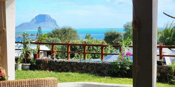 Sanctuaire panoramique avec vue sur la mer