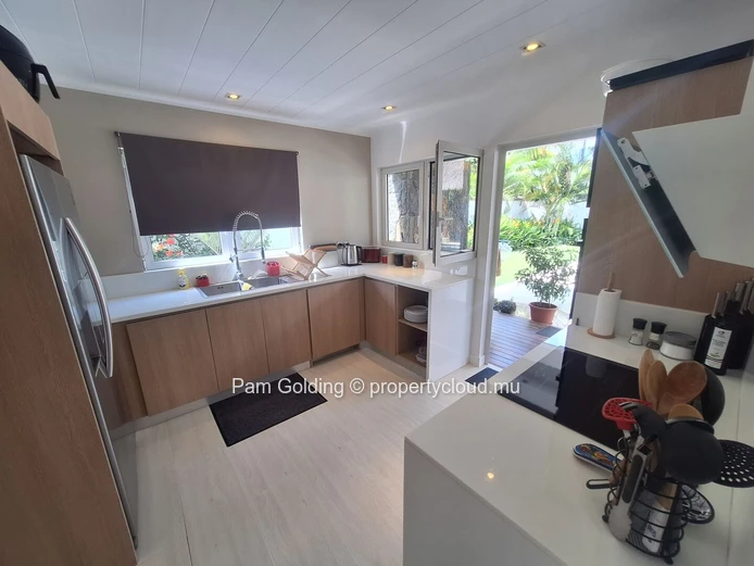 Serene Elegance: 3-Bedroom Villa in Clos du Littoral, Grand Baie