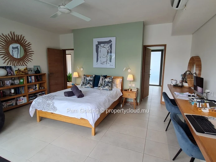 Luxurious 4-Bedroom Villa in Mont Choisy - Seamless Indoor-Outdoor Living