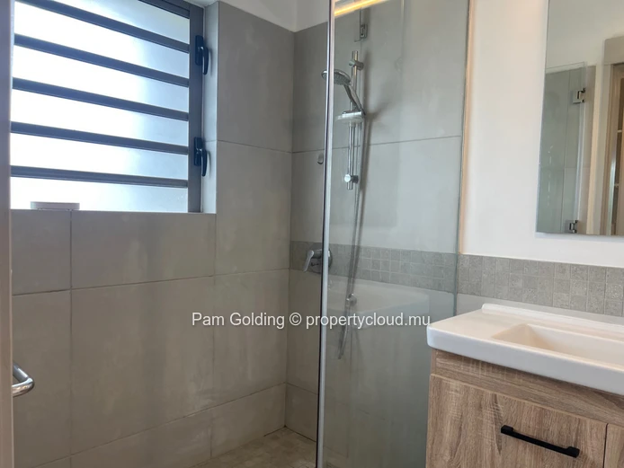 Secured apartment for rental in Moka.