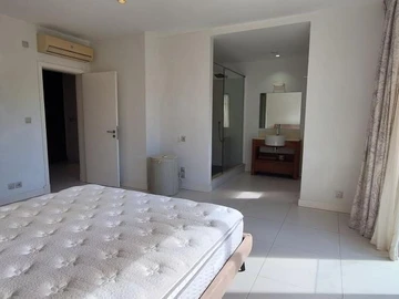 5 Bedroom Villa
