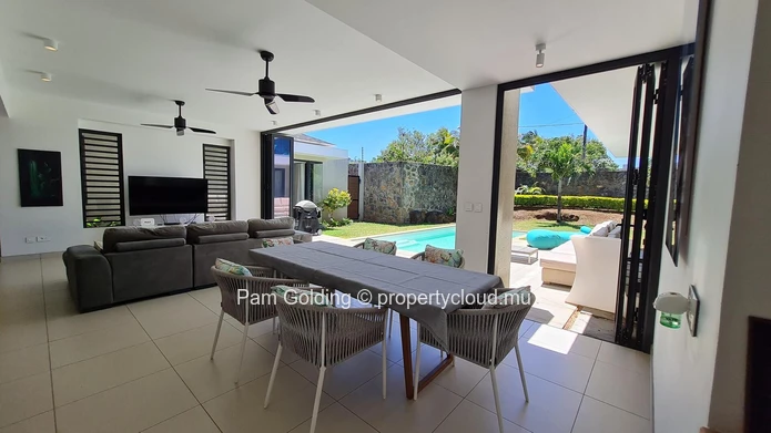 Elegant 4-Bedroom Villa with Private Pool | Old Mills, Pereybere