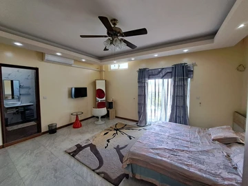 9 Bedroom House