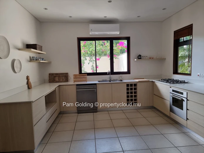 Elegant 4-Bedroom Villa with Mountain Views in Tamarina Golf Estate