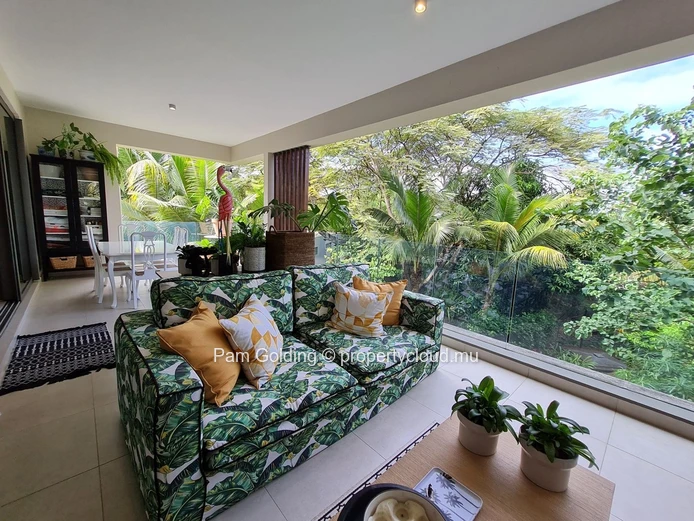 Appartement 2 chambres à l’étage à Pointe aux Canonniers – 204,84 m²