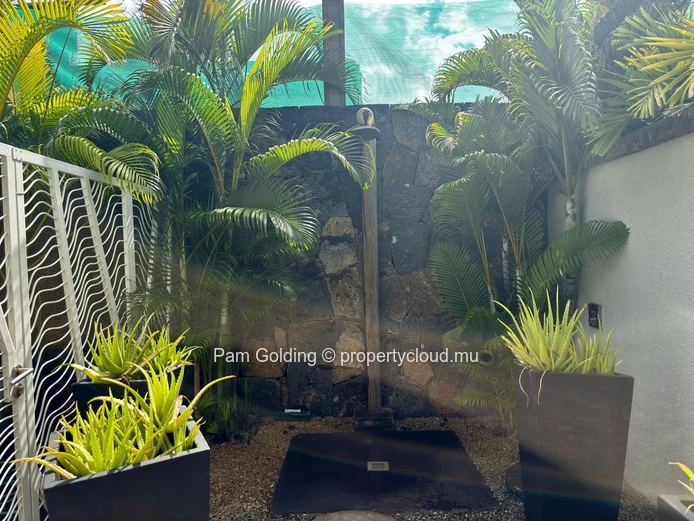 Single-Storey Villa for Sale in Royal Park Balaclava – 3-Bedroom Home