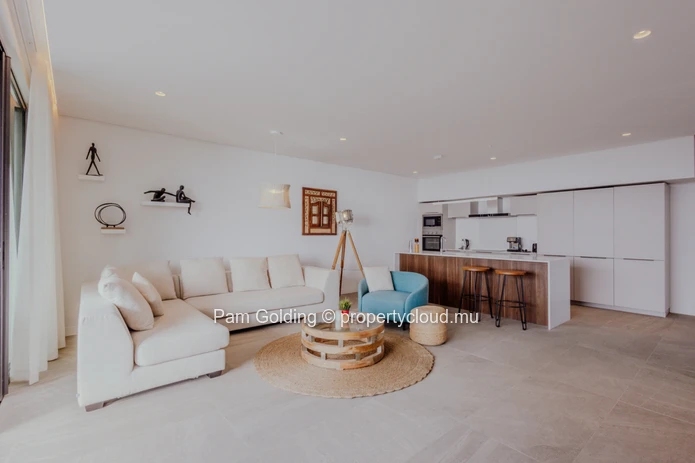 Experience being the owner of your own sea view home. (Sole Mandate)