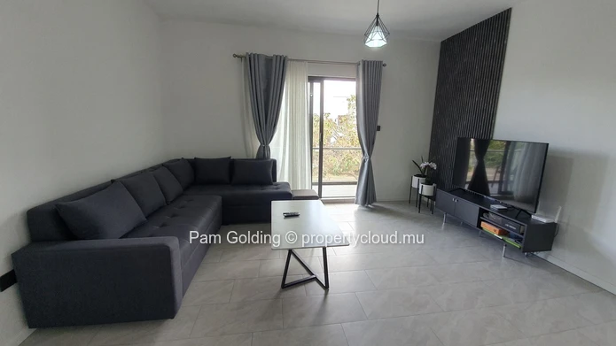 Appartement flambant neuf avec un agencement moderne.