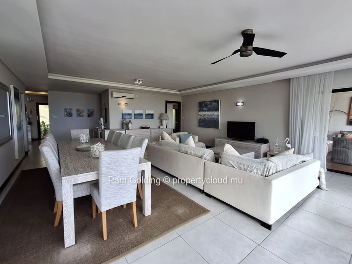 Appartement à vendre à Rivière Noire, 3 chambres, 240m² avec piscine commune