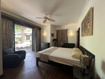 5 Bedroom Villa
