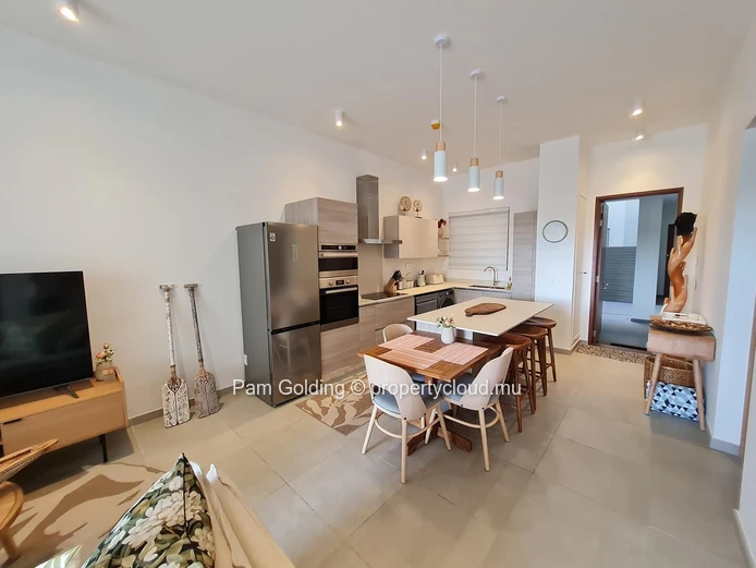 Appartement PDS à vendre à Péreybère, 90m², 2 chambres, piscine commune, dans un complexe résidentiel. Prix $0.