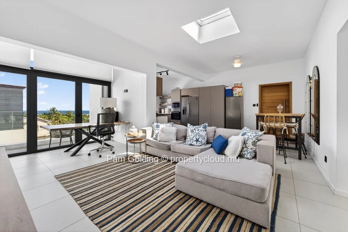 Panoramic 3-Bedroom Penthouse in Tamarin – Rooftop Jacuzzi, Ocean & Mountain Views