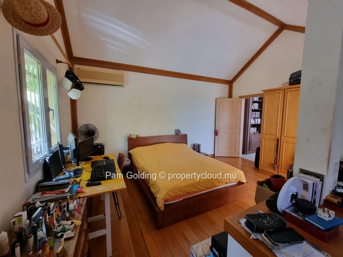 Charming 4-bedroom house nestled in the picturesque village of Tamarin