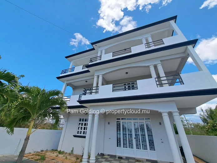 Grand Baie – Appartement à vendre – Pam Golding Mauritius