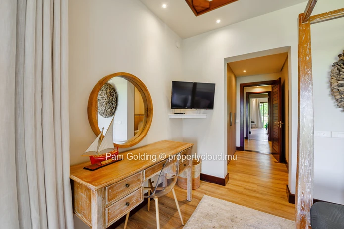 Uninterrupted views over the sugar cane fields to the sea – it will take your breath away.