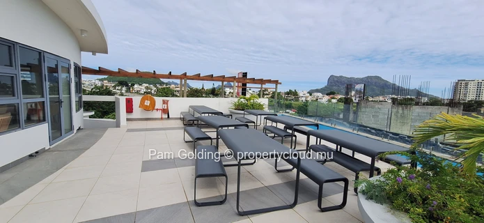 Votre Rêve au Sommet Vous Attend — Sky Garden, Quatre Bornes