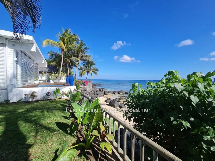 3 bedroom Beachfront Eco-Chic Coastal Haven with Breathtaking Sea Views – Tamarin