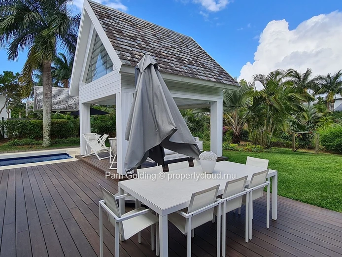 Luxurious 4-Bedroom Villa in Mont Choisy - Seamless Indoor-Outdoor Living